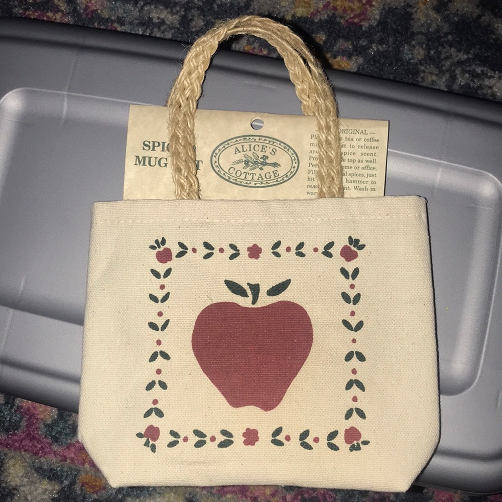 NWT Alice’s Cottage Spiced Mug Mat with canvas bag